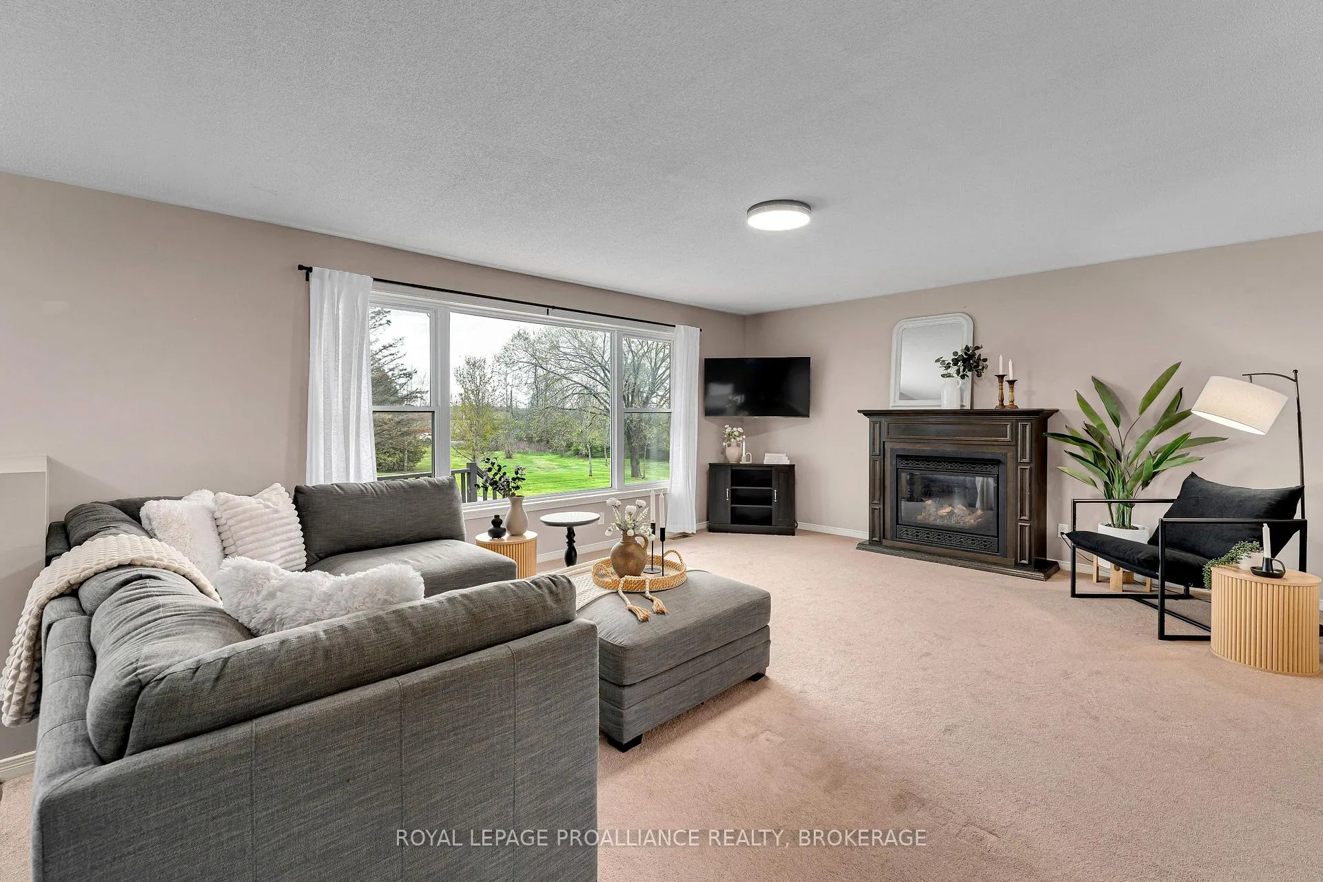 Photo 9 of 4779 Florida Road, Loyalist, Lennox and Addington - South — HOMEH
