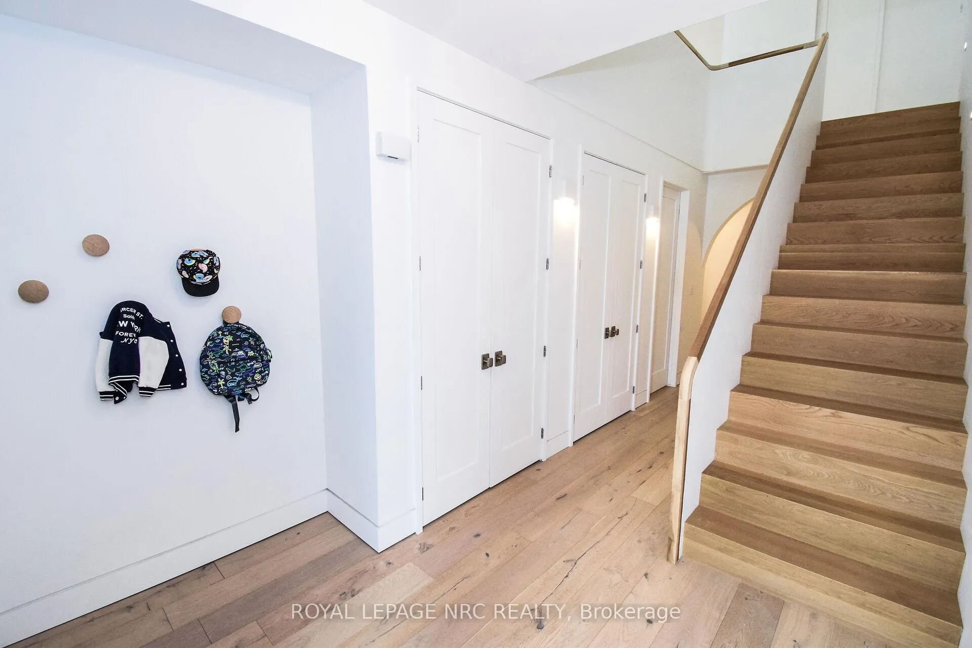 Photo 12 of 82 Ivy Crescent, Thorold, Confederation Heights — HOMEH