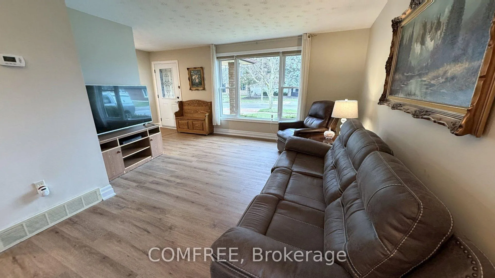 Photo 4 of 6387 Riall Street, Niagara Falls, Stamford — HOMEH