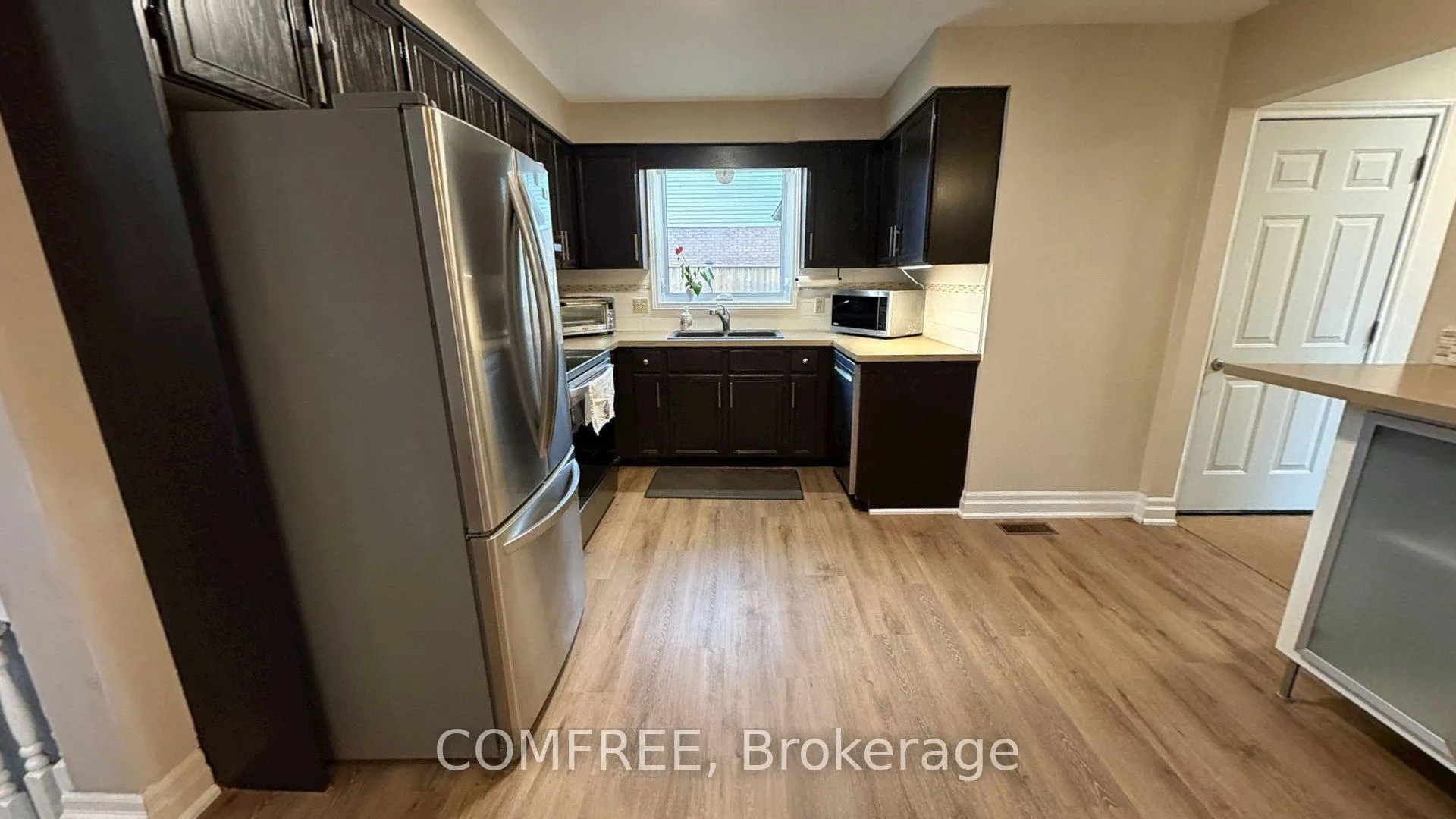 Photo 5 of 6387 Riall Street, Niagara Falls, Stamford — HOMEH