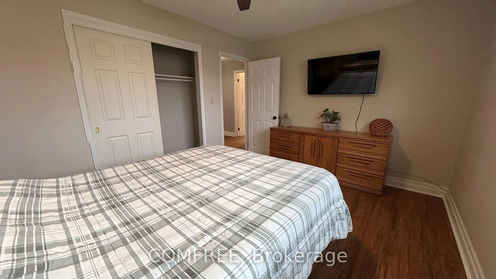 Photo 12 of 6387 Riall Street, Niagara Falls, Stamford — HOMEH