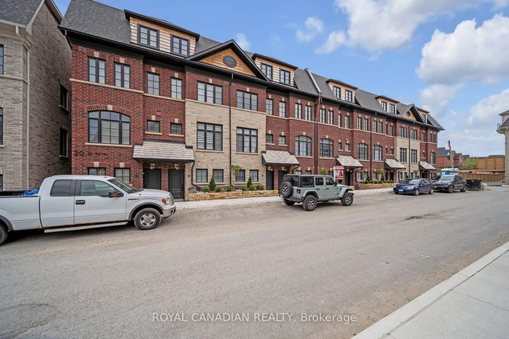 Photo 2 of Unit 29, 20 Lunar Crescent, Mississauga, Streetsville — HOMEH