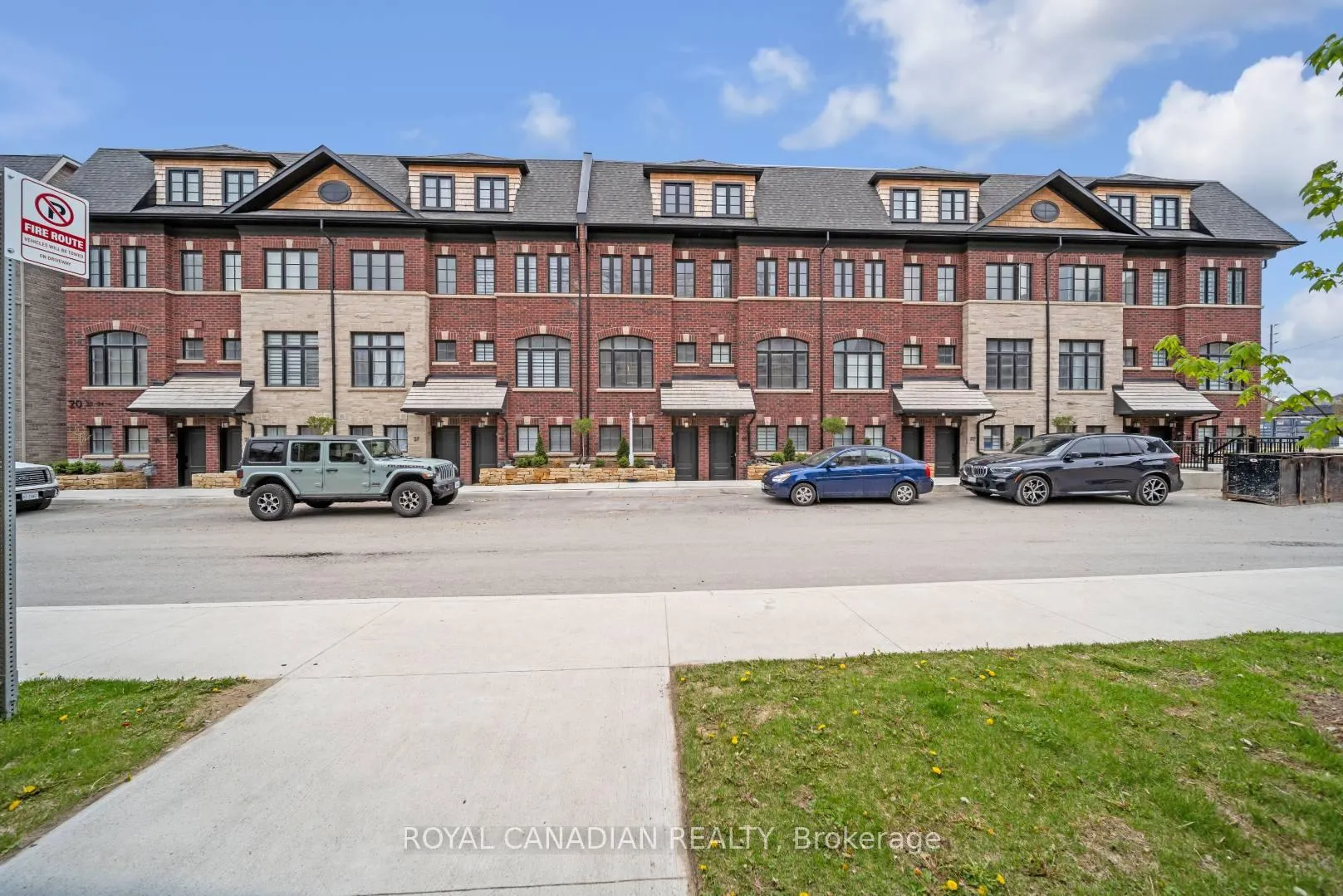 Photo 4 of Unit 29, 20 Lunar Crescent, Mississauga, Streetsville — HOMEH