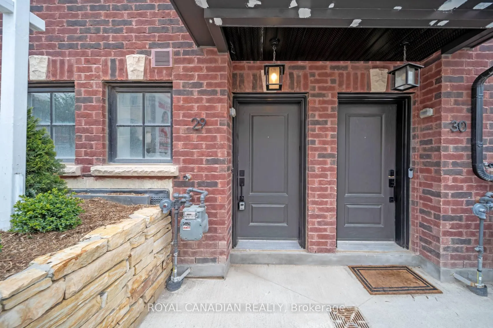 Photo 5 of Unit 29, 20 Lunar Crescent, Mississauga, Streetsville — HOMEH