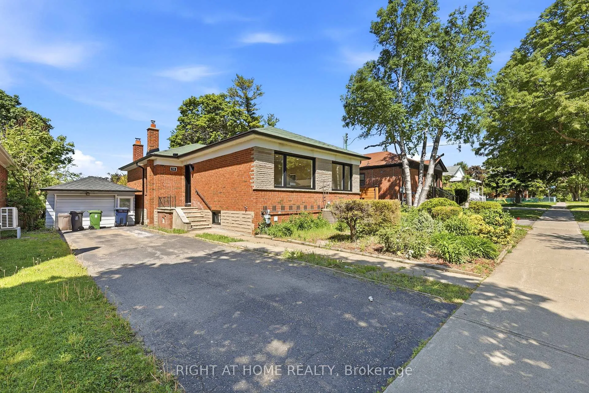 Photo 2 of 36 Vauxhall Drive, Scarborough, Dorset Park — HOMEH