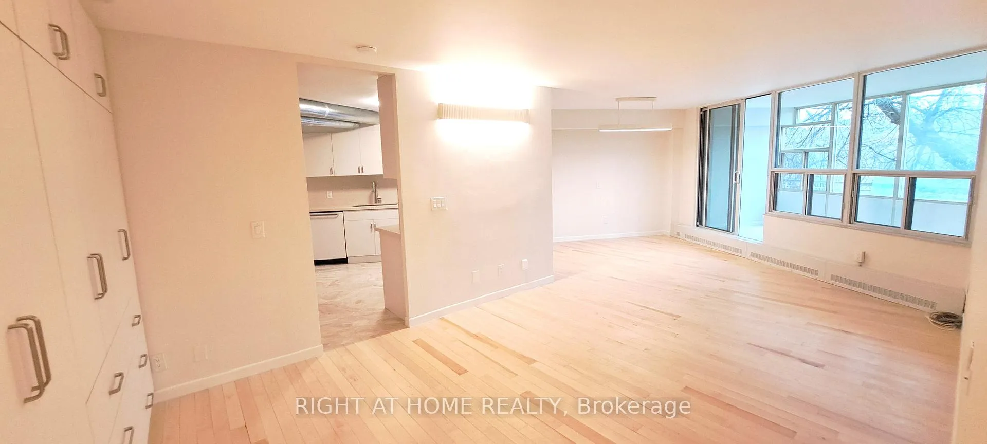 Photo 6 of Unit 3 (R1-3), 60 Pavane Linkway, Toronto, Flemingdon Park — HOMEH