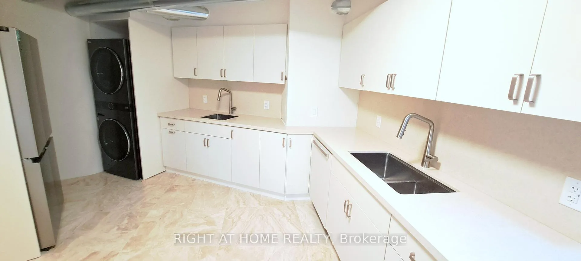 Photo 9 of Unit 3 (R1-3), 60 Pavane Linkway, Toronto, Flemingdon Park — HOMEH