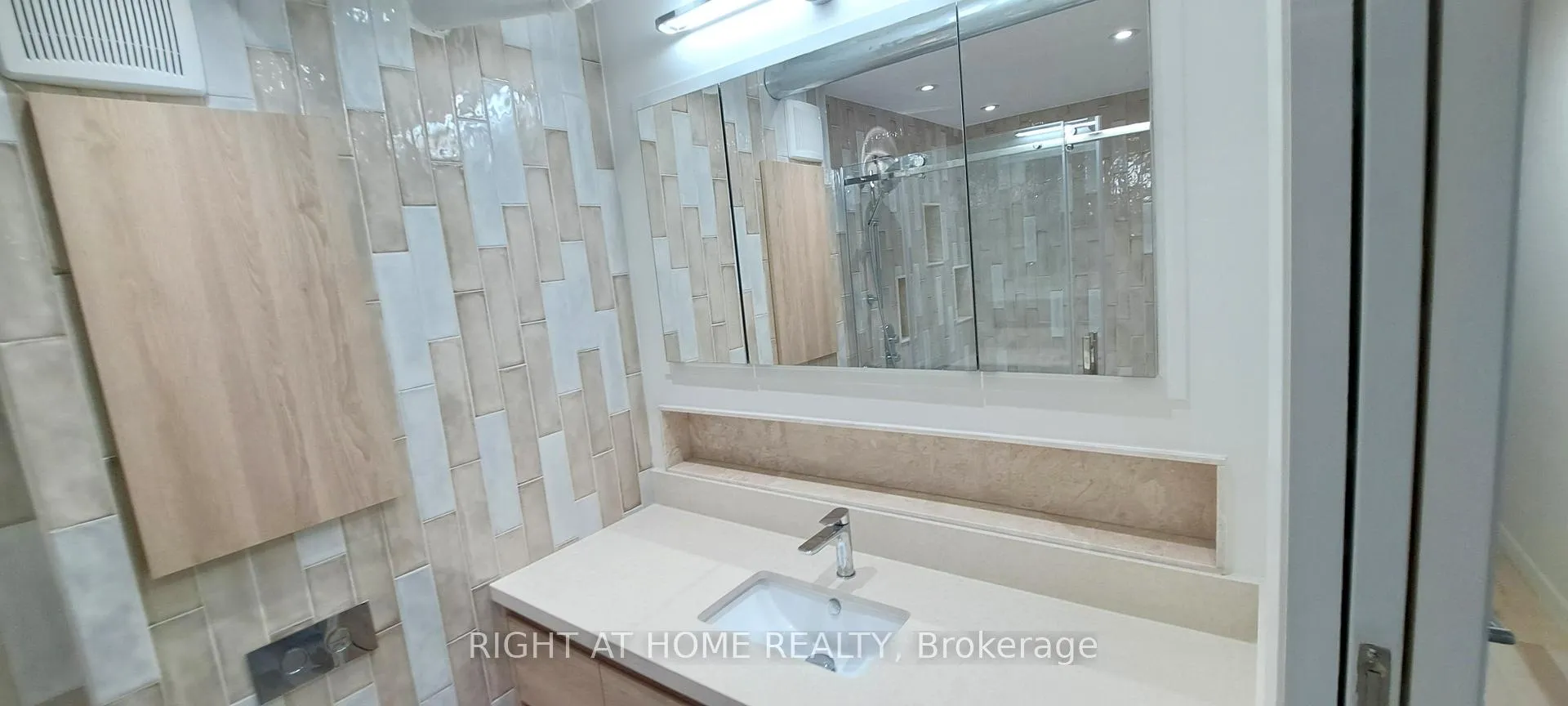 Photo 17 of Unit 3 (R1-3), 60 Pavane Linkway, Toronto, Flemingdon Park — HOMEH