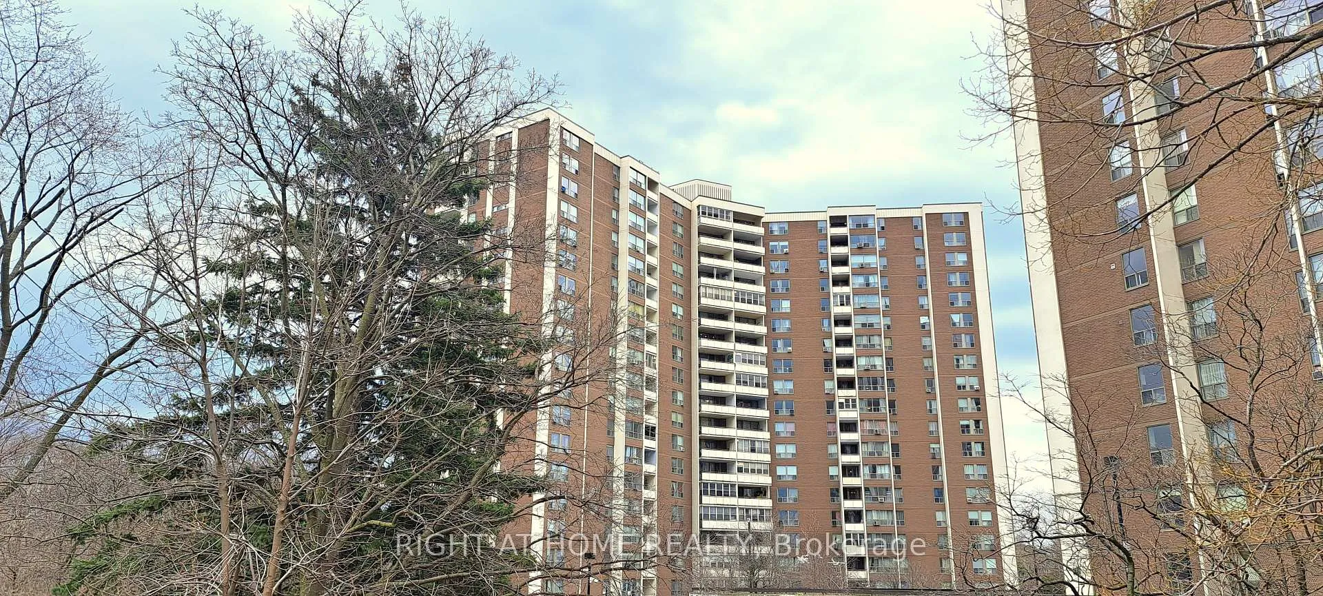 Photo 29 of Unit 3 (R1-3), 60 Pavane Linkway, Toronto, Flemingdon Park — HOMEH