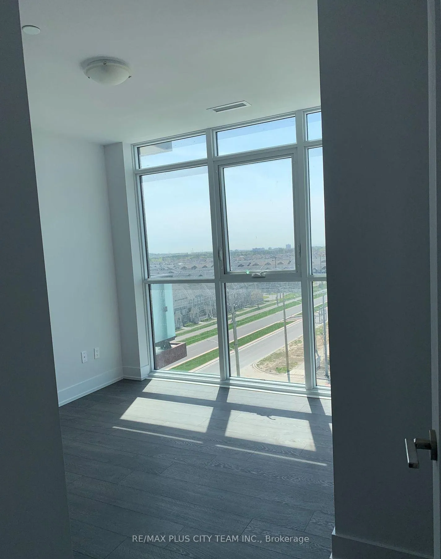 Photo 11 of Unit 717, 2550 Simcoe Street N, Oshawa, Windfields — HOMEH