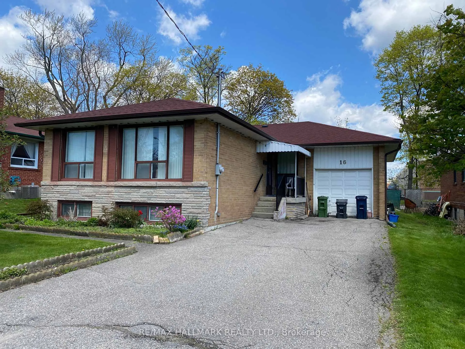Photo 1 of 16 Chrysler Crescent, Scarborough, Wexford-Maryvale — HOMEH