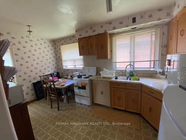 Photo 8 of 16 Chrysler Crescent, Scarborough, Wexford-Maryvale — HOMEH