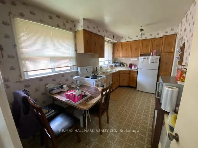 Photo 9 of 16 Chrysler Crescent, Scarborough, Wexford-Maryvale — HOMEH
