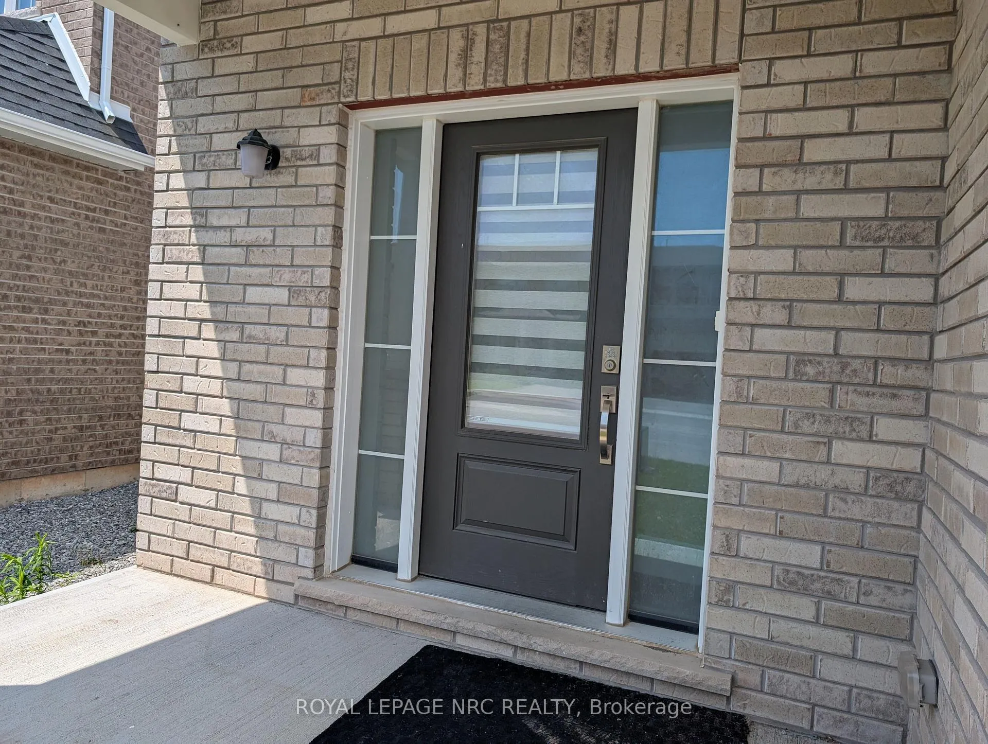 Photo 4 of 7437 Jonathan Drive, Niagara Falls, Brown — HOMEH