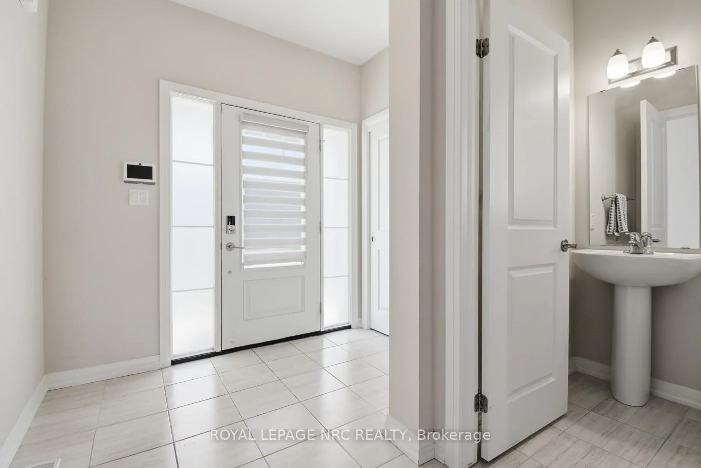 Photo 5 of 7437 Jonathan Drive, Niagara Falls, Brown — HOMEH