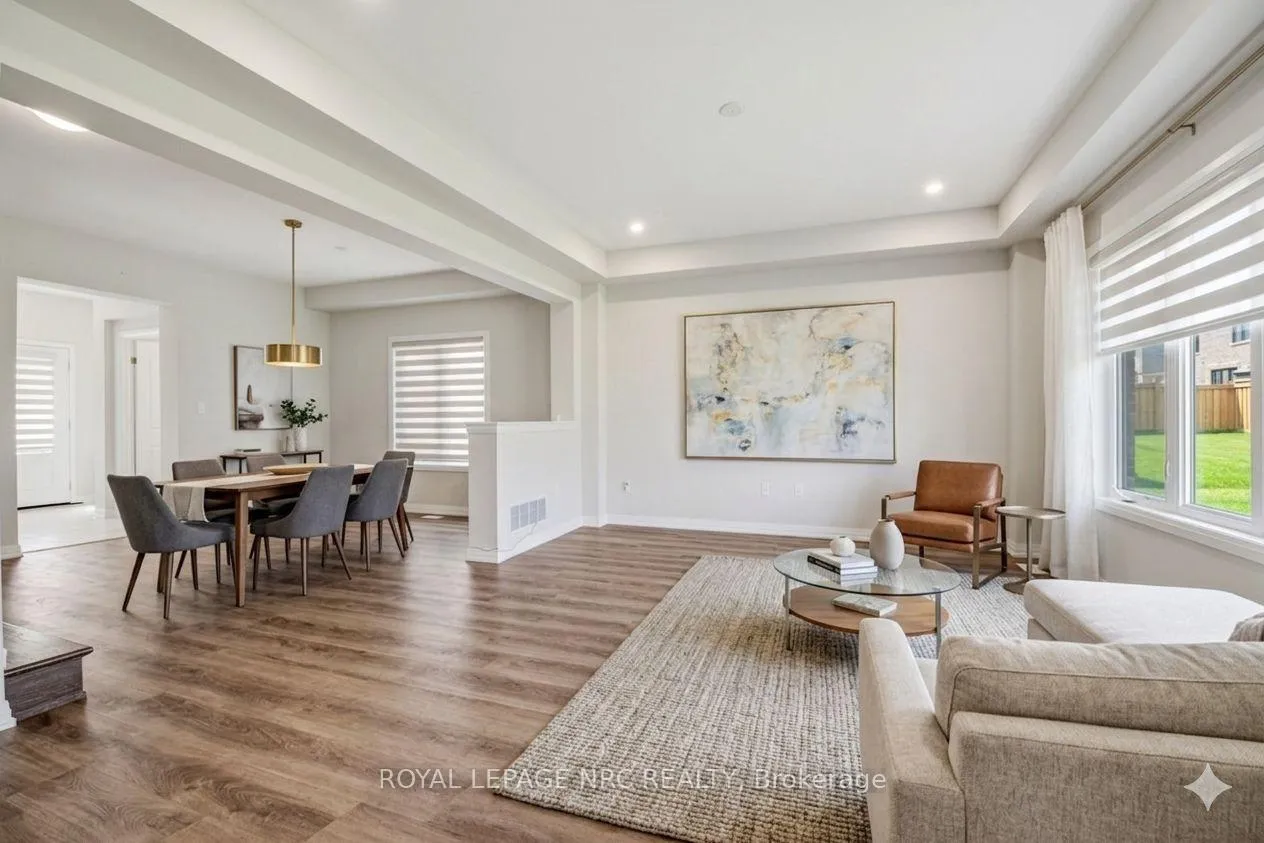 Photo 7 of 7437 Jonathan Drive, Niagara Falls, Brown — HOMEH