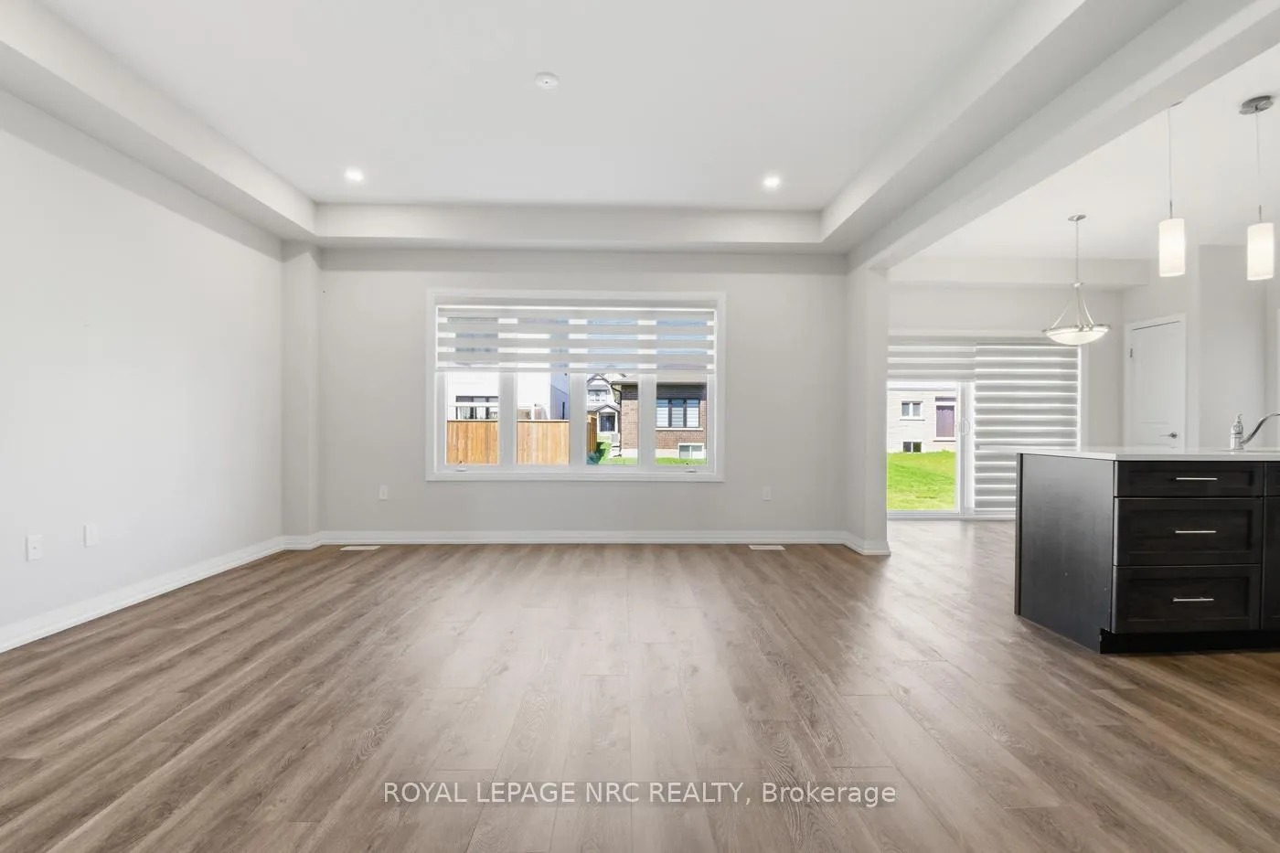 Photo 8 of 7437 Jonathan Drive, Niagara Falls, Brown — HOMEH