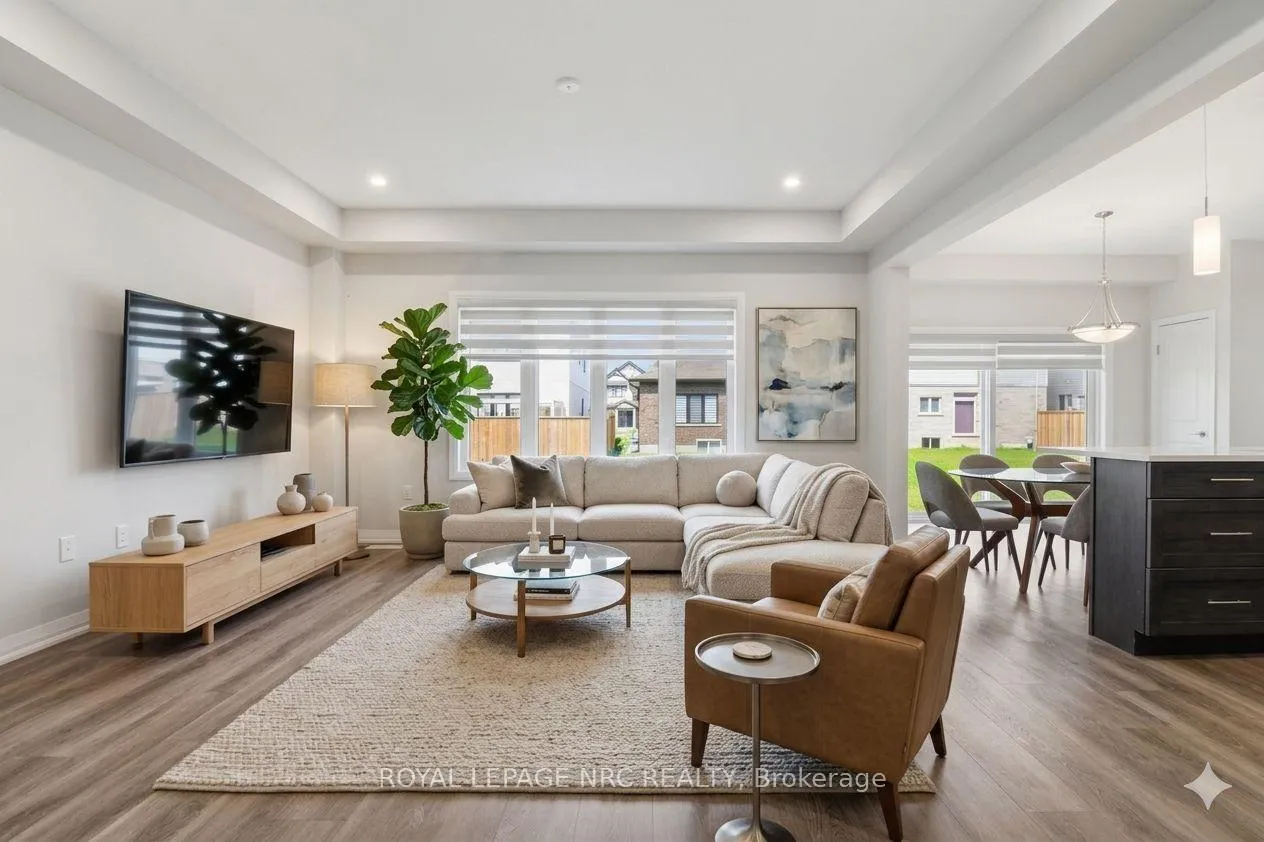 Photo 9 of 7437 Jonathan Drive, Niagara Falls, Brown — HOMEH