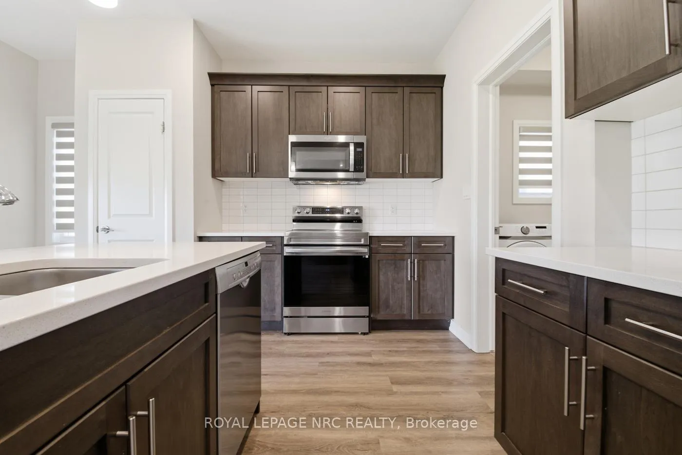 Photo 10 of 7437 Jonathan Drive, Niagara Falls, Brown — HOMEH