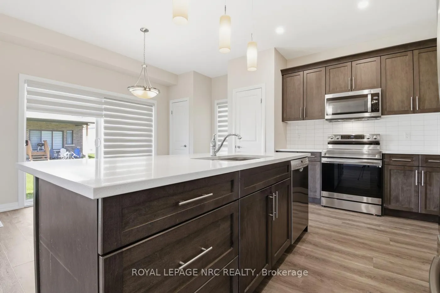 Photo 11 of 7437 Jonathan Drive, Niagara Falls, Brown — HOMEH