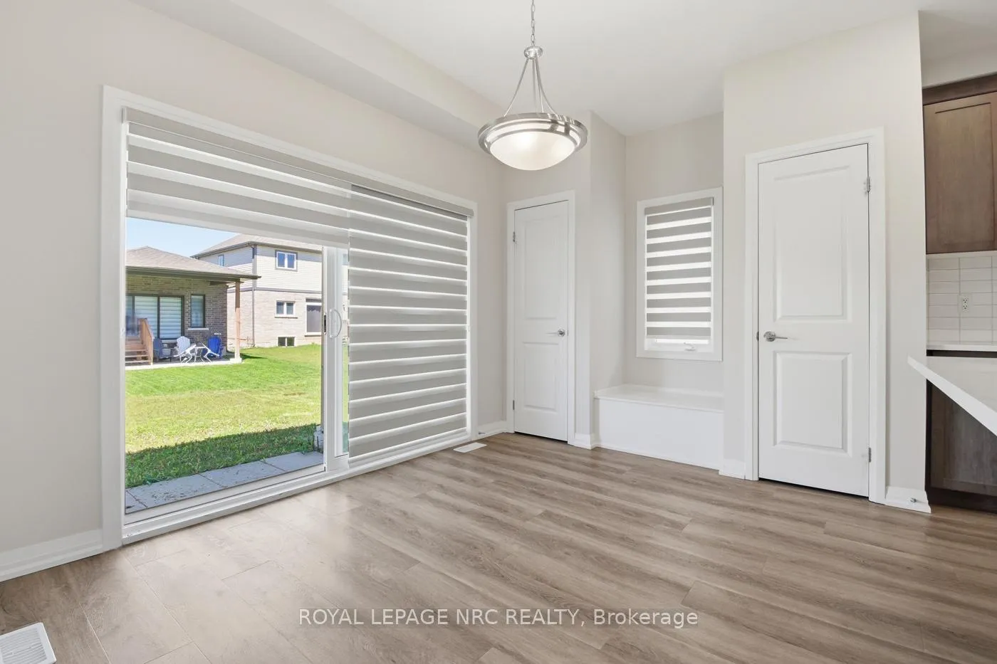 Photo 12 of 7437 Jonathan Drive, Niagara Falls, Brown — HOMEH