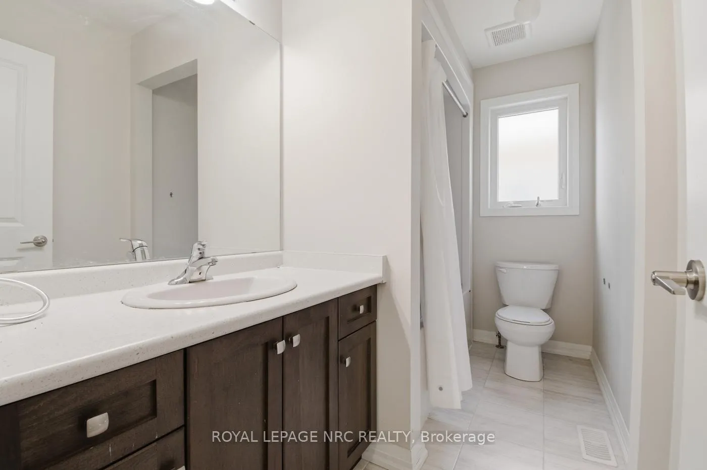 Photo 21 of 7437 Jonathan Drive, Niagara Falls, Brown — HOMEH