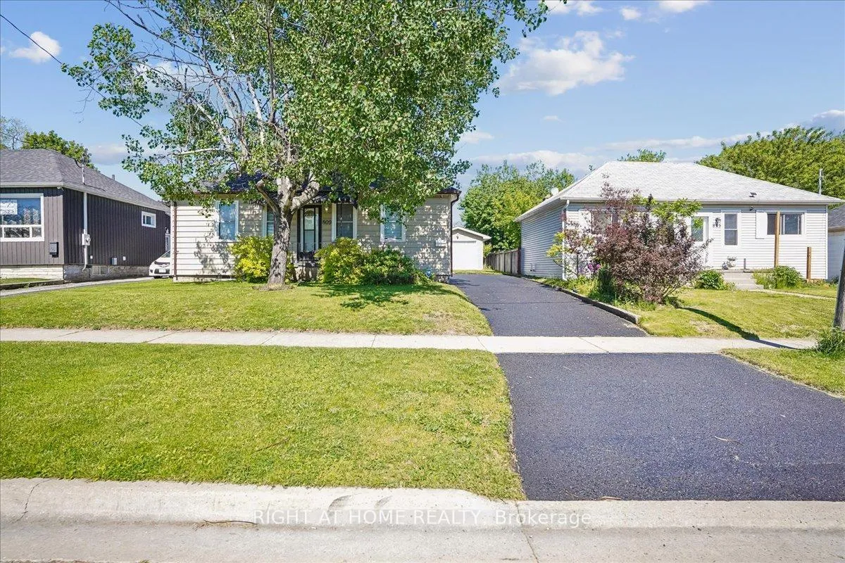 Photo 2 of 809 Rowena Street, Oshawa, Lakeview — HOMEH