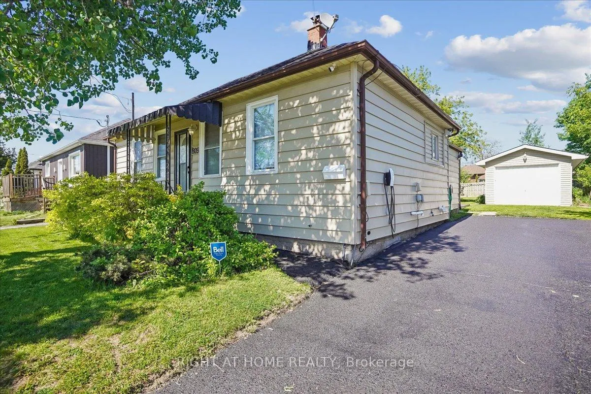Photo 3 of 809 Rowena Street, Oshawa, Lakeview — HOMEH