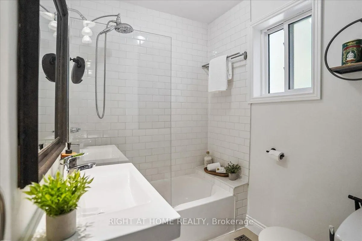 Photo 13 of 809 Rowena Street, Oshawa, Lakeview — HOMEH
