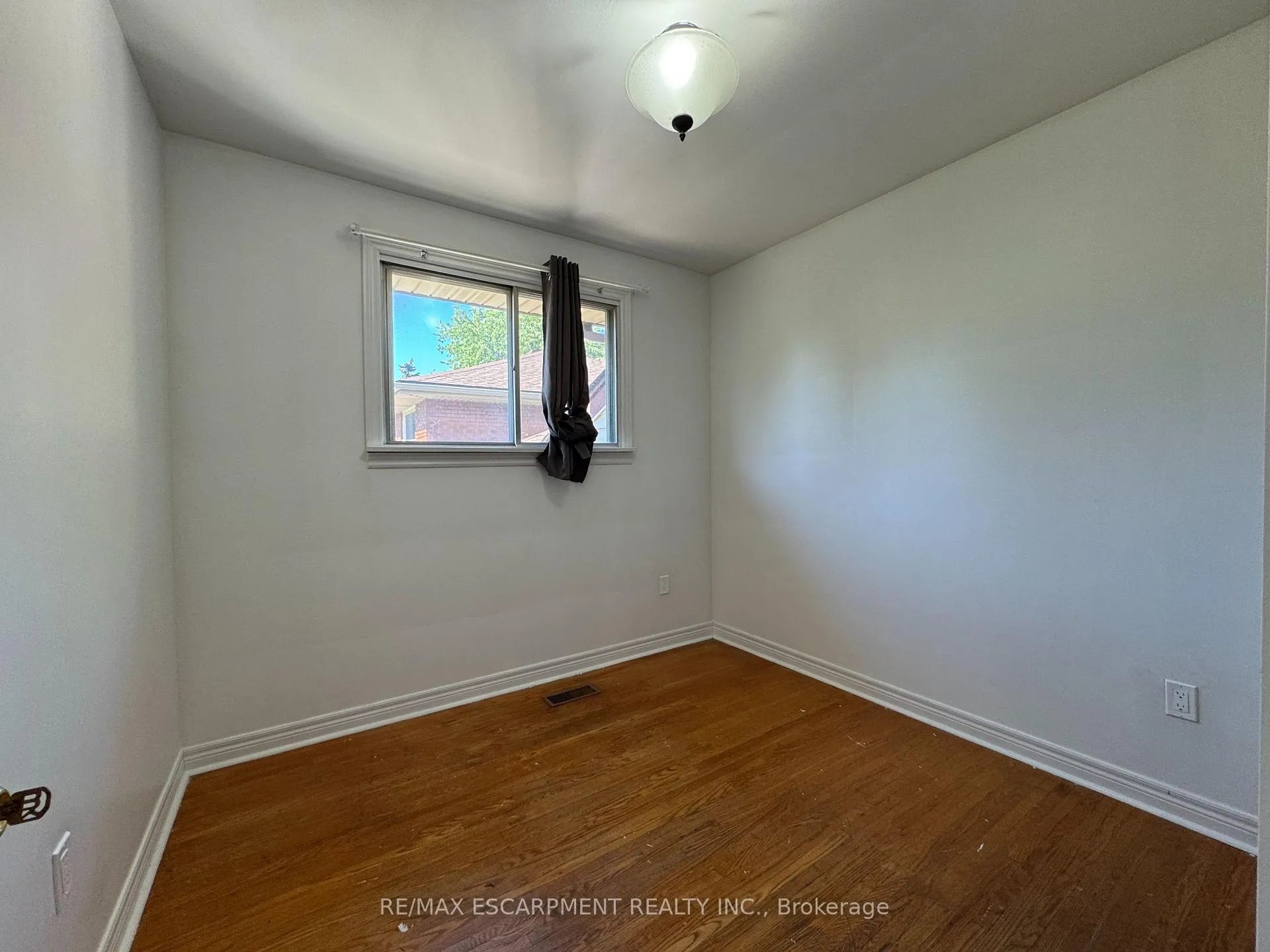 Photo 11 of 71 Hoover Crescent, Hamilton, Balfour — HOMEH