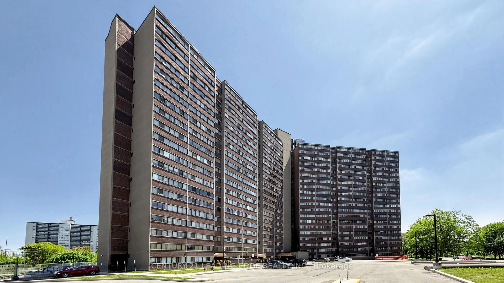 Front of Unit 914, 11 Wincott Dr