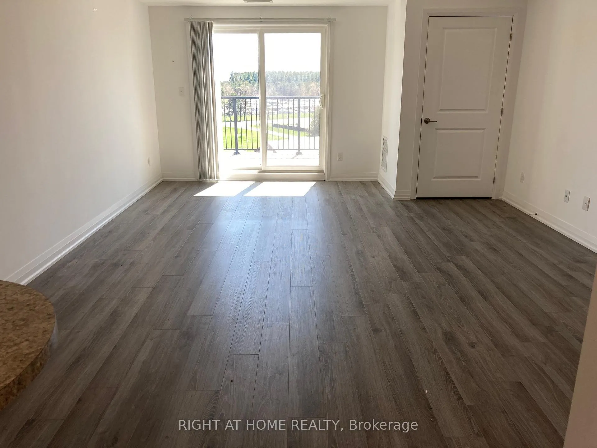 Photo 4 of Unit 407, 54 Koda Street, Barrie, Rural Barrie Southwest — HOMEH