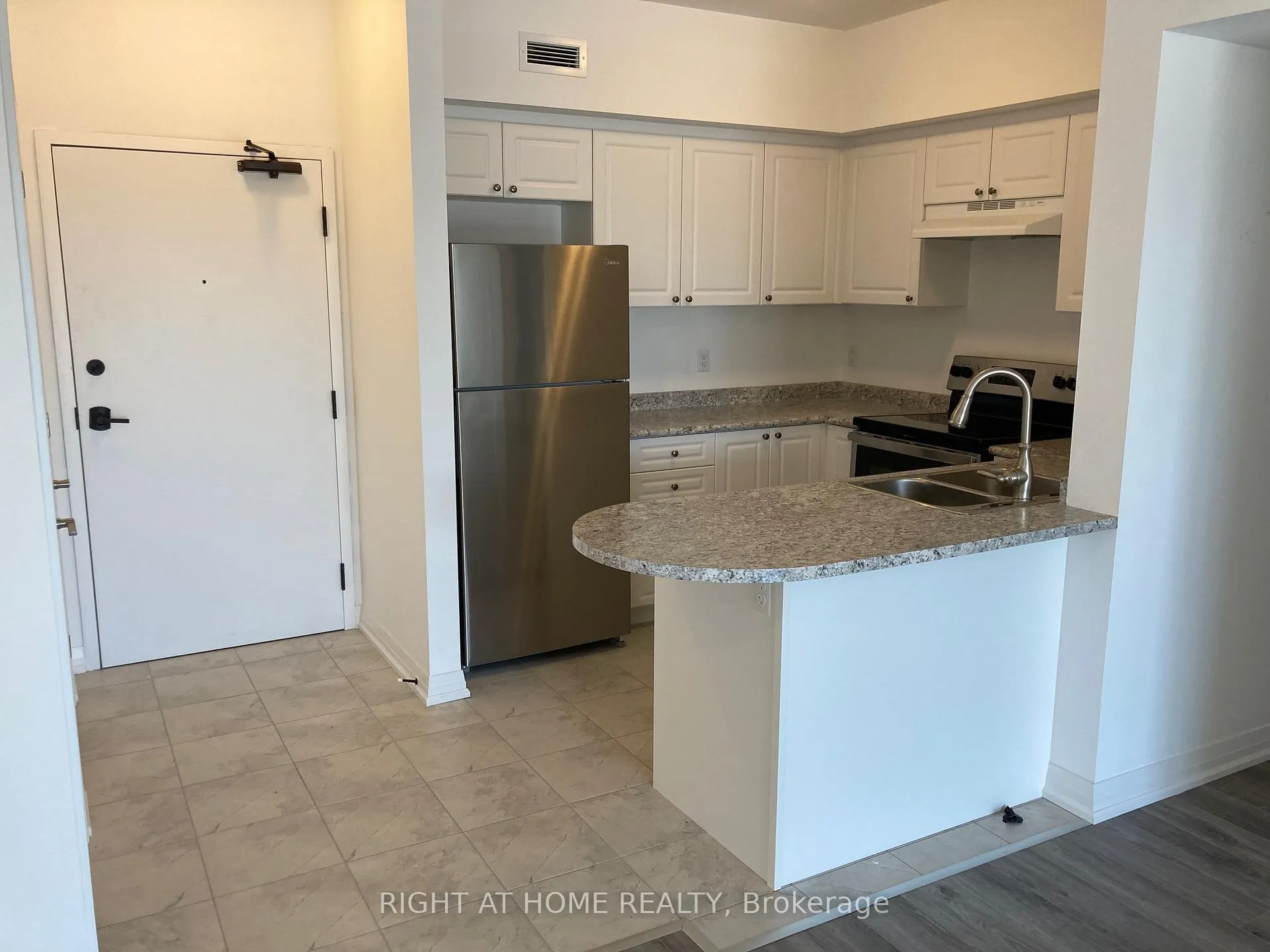 Photo 6 of Unit 407, 54 Koda Street, Barrie, Rural Barrie Southwest — HOMEH