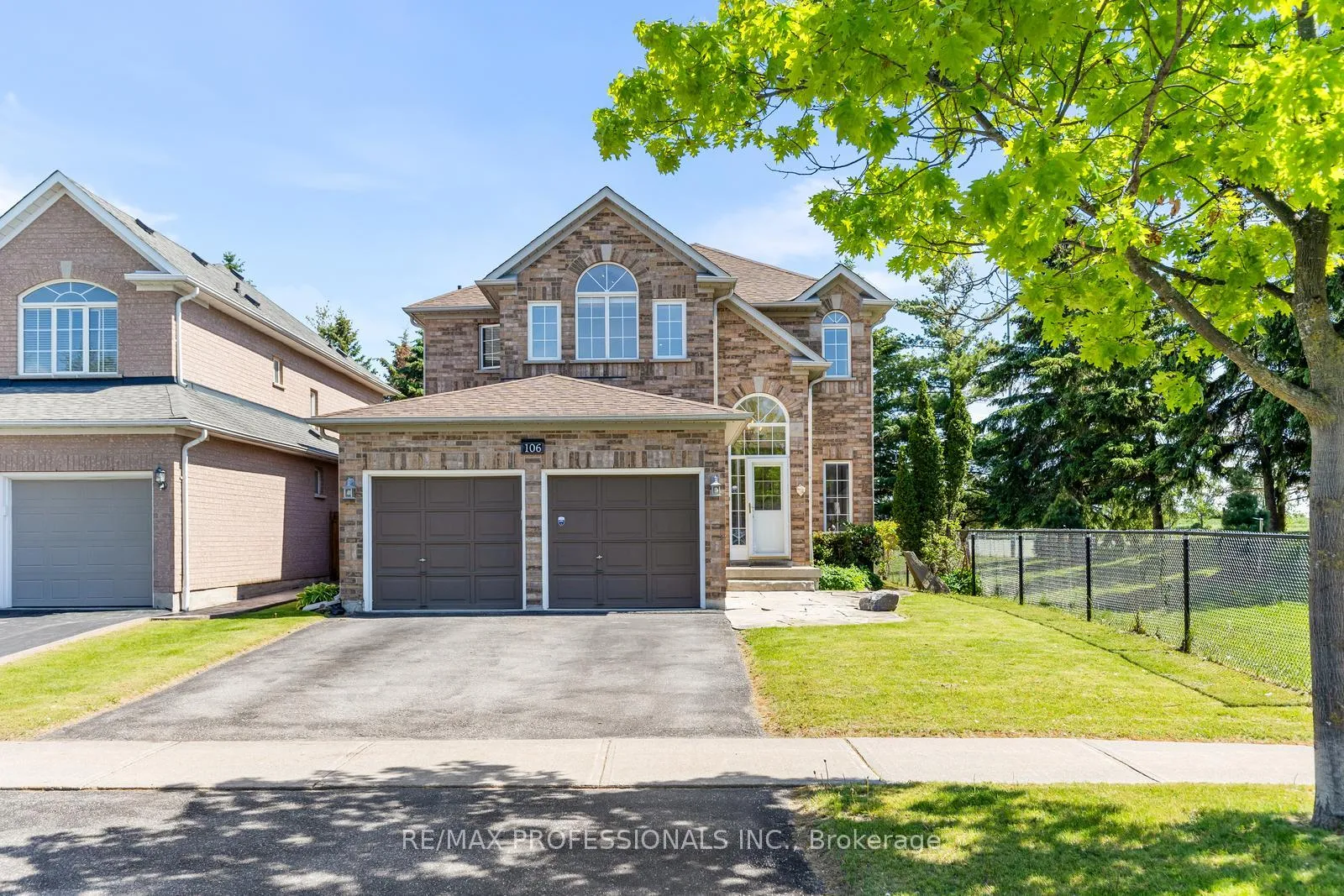 Photo 1 of 106 Hollybush Drive, Vaughan, Maple — HOMEH