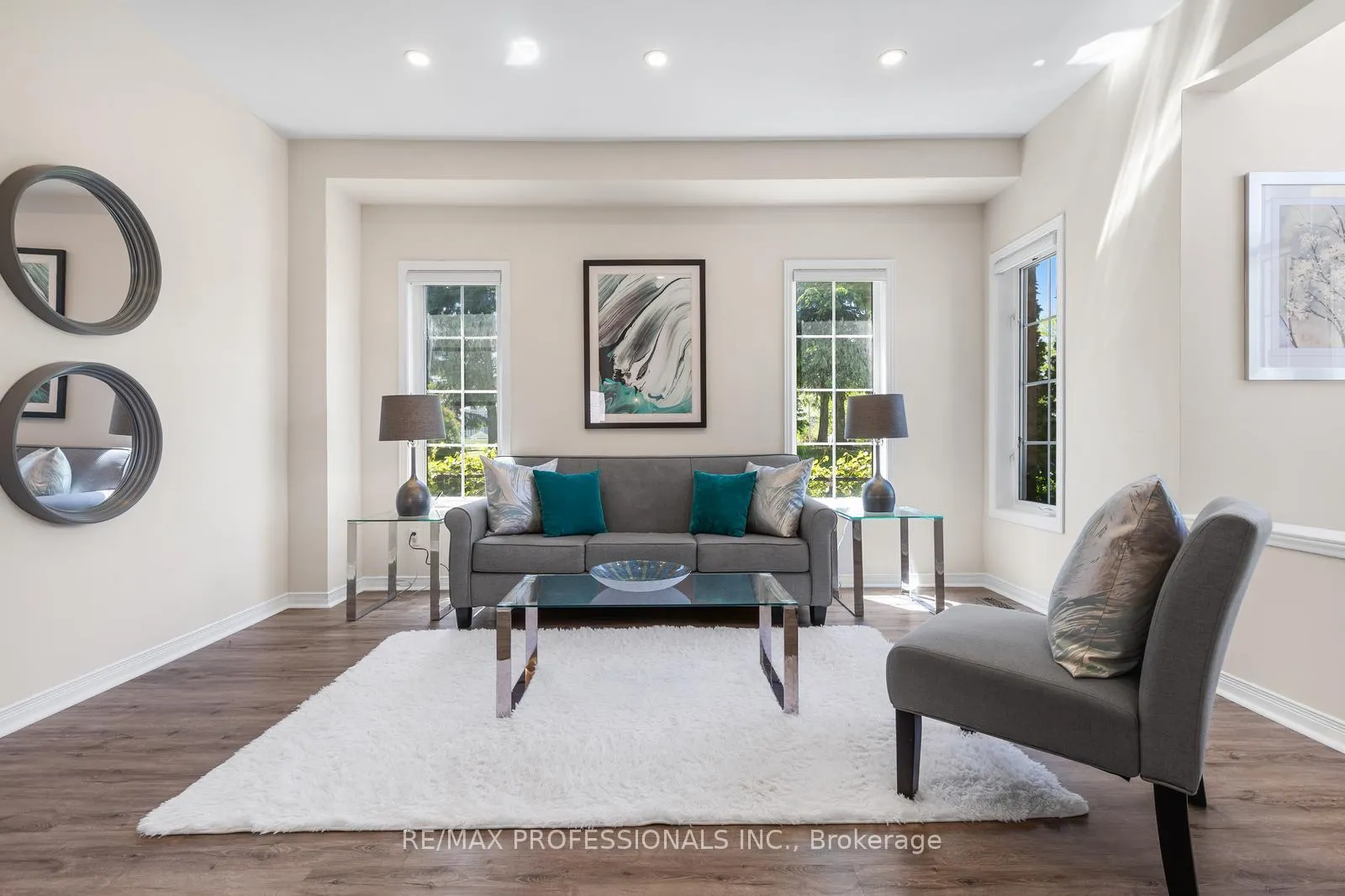 Photo 5 of 106 Hollybush Drive, Vaughan, Maple — HOMEH