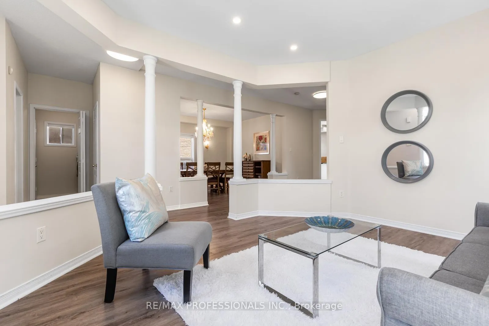 Photo 7 of 106 Hollybush Drive, Vaughan, Maple — HOMEH