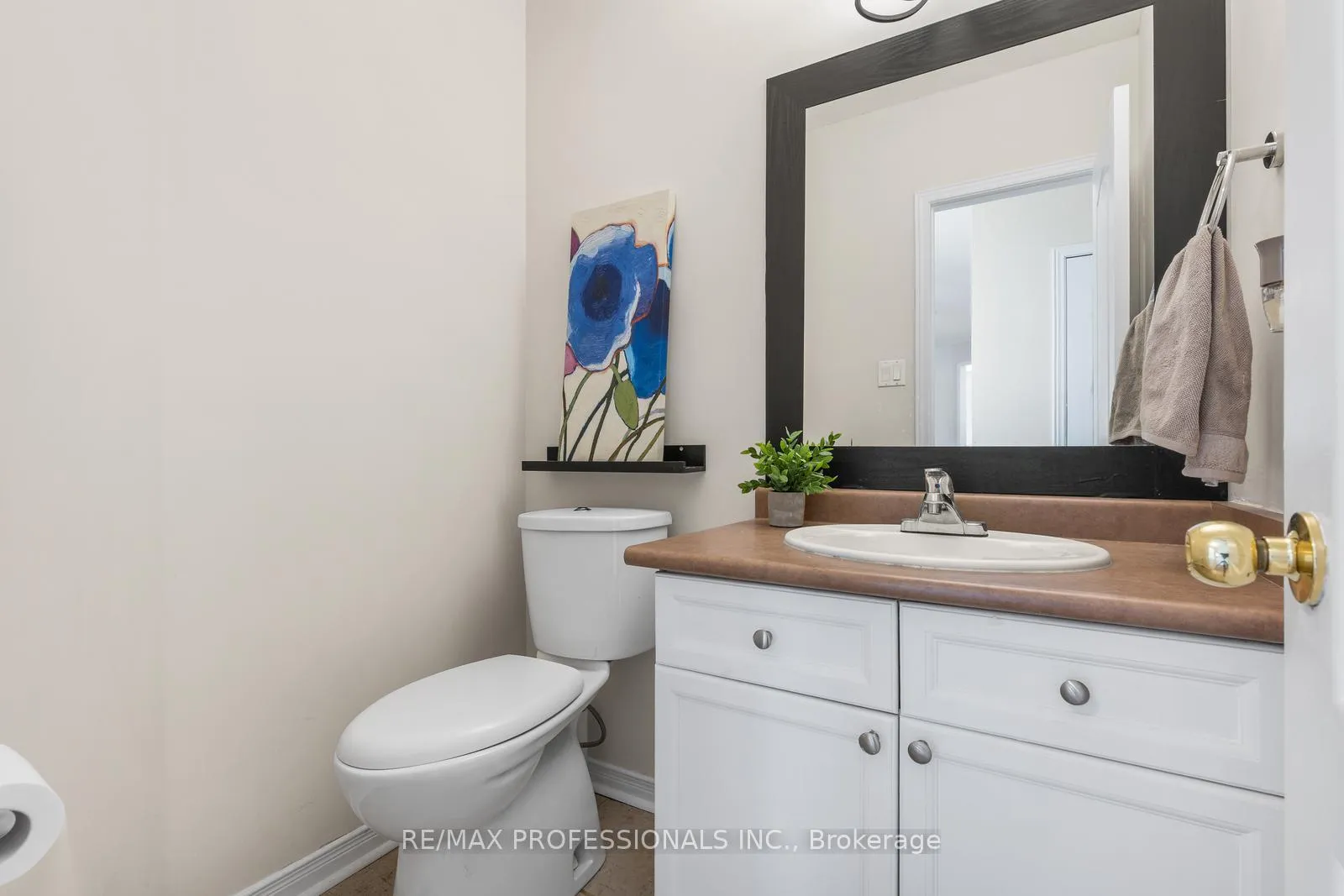 Photo 9 of 106 Hollybush Drive, Vaughan, Maple — HOMEH