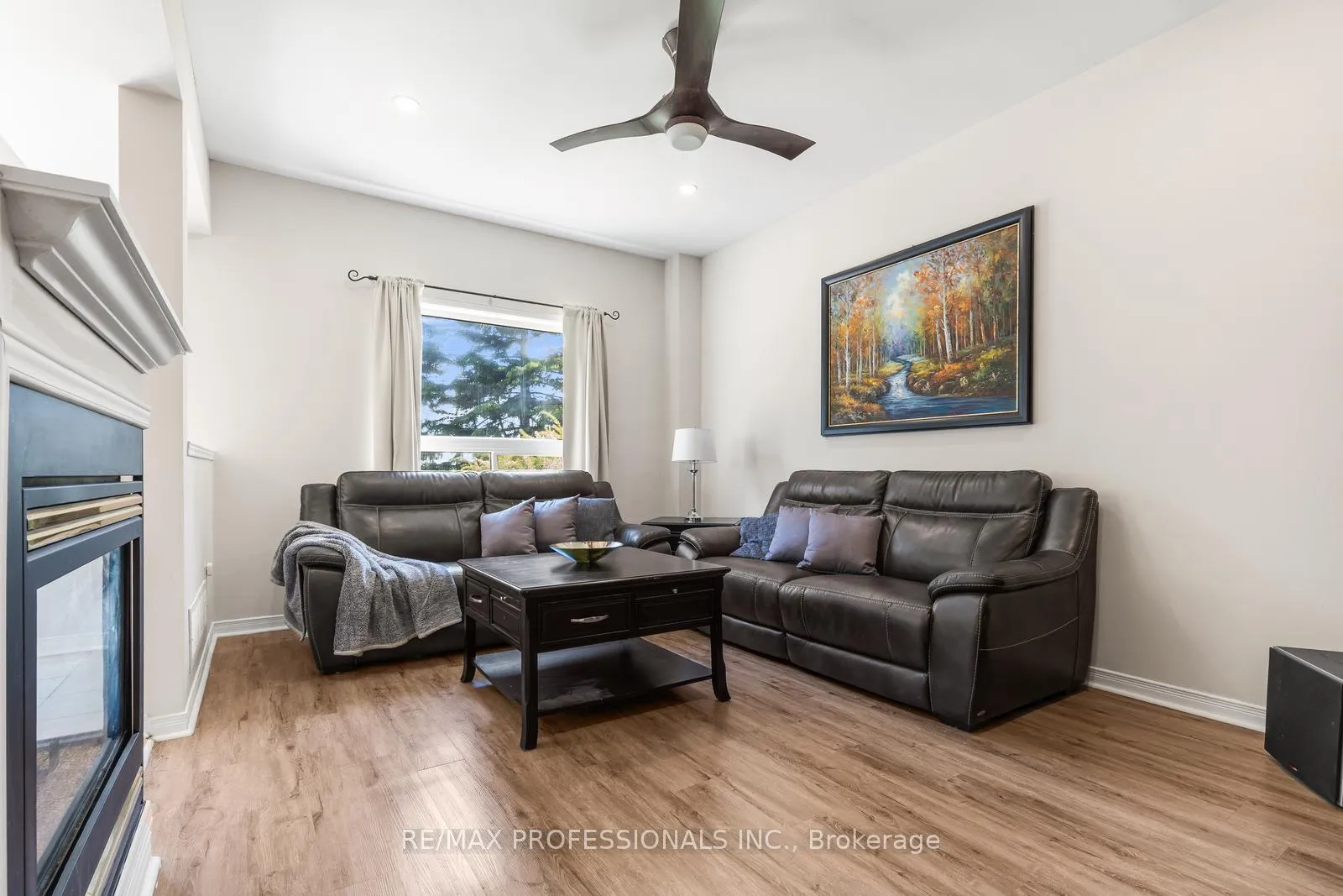 Photo 12 of 106 Hollybush Drive, Vaughan, Maple — HOMEH