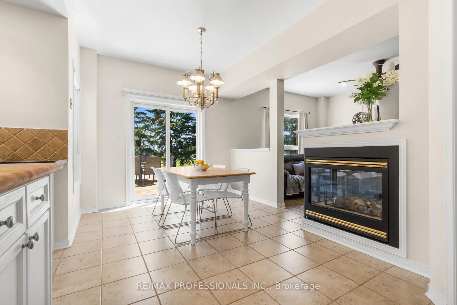 Photo 14 of 106 Hollybush Drive, Vaughan, Maple — HOMEH