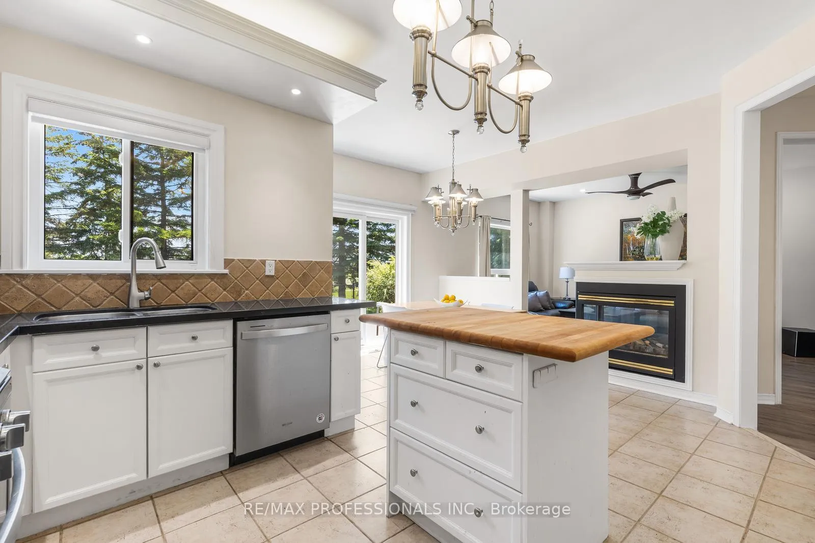 Photo 19 of 106 Hollybush Drive, Vaughan, Maple — HOMEH
