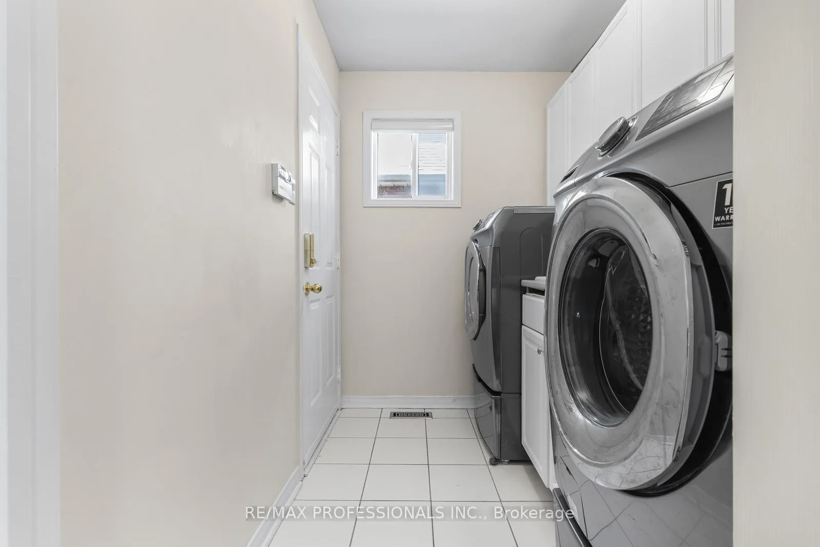 Photo 20 of 106 Hollybush Drive, Vaughan, Maple — HOMEH