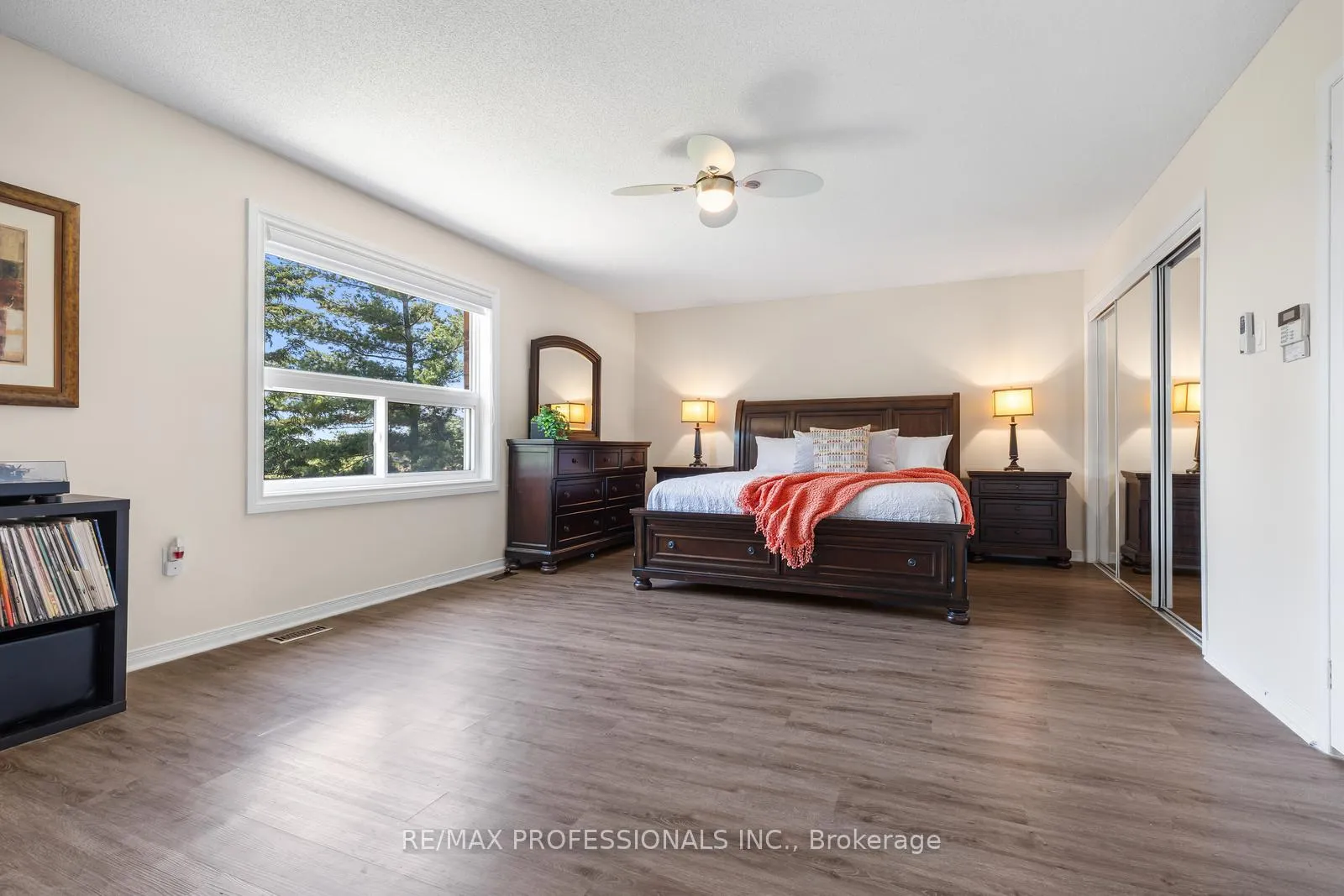 Photo 22 of 106 Hollybush Drive, Vaughan, Maple — HOMEH