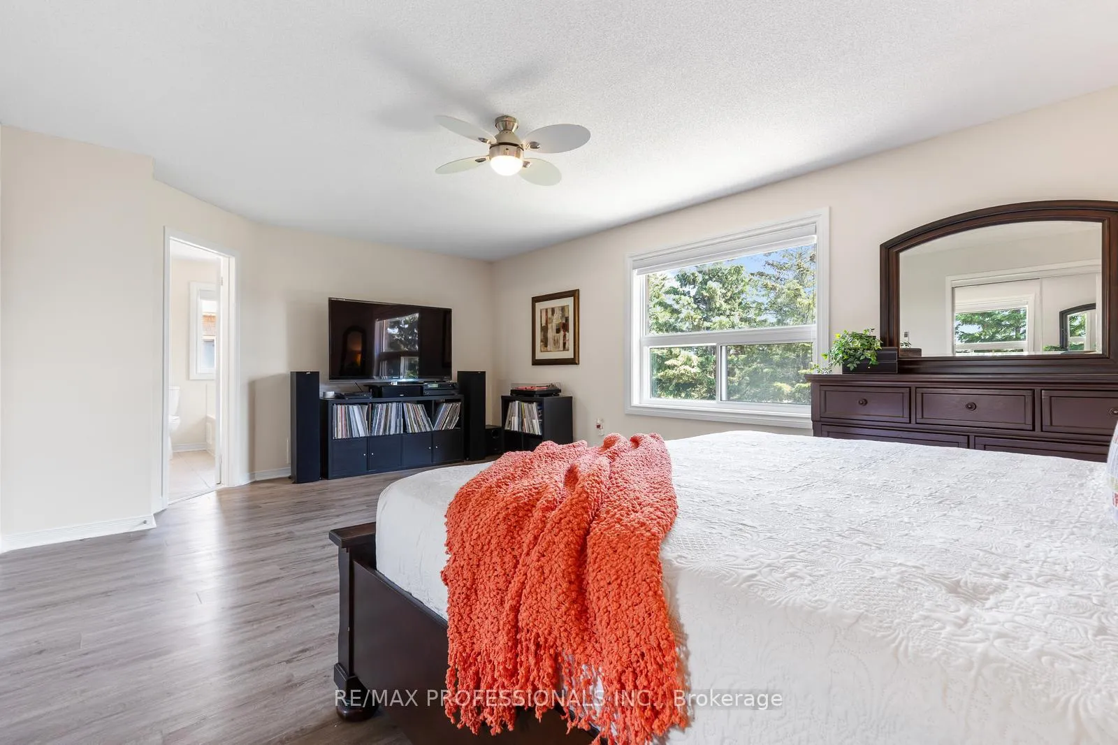 Photo 25 of 106 Hollybush Drive, Vaughan, Maple — HOMEH