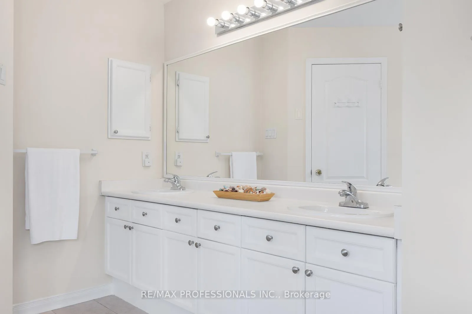 Photo 29 of 106 Hollybush Drive, Vaughan, Maple — HOMEH