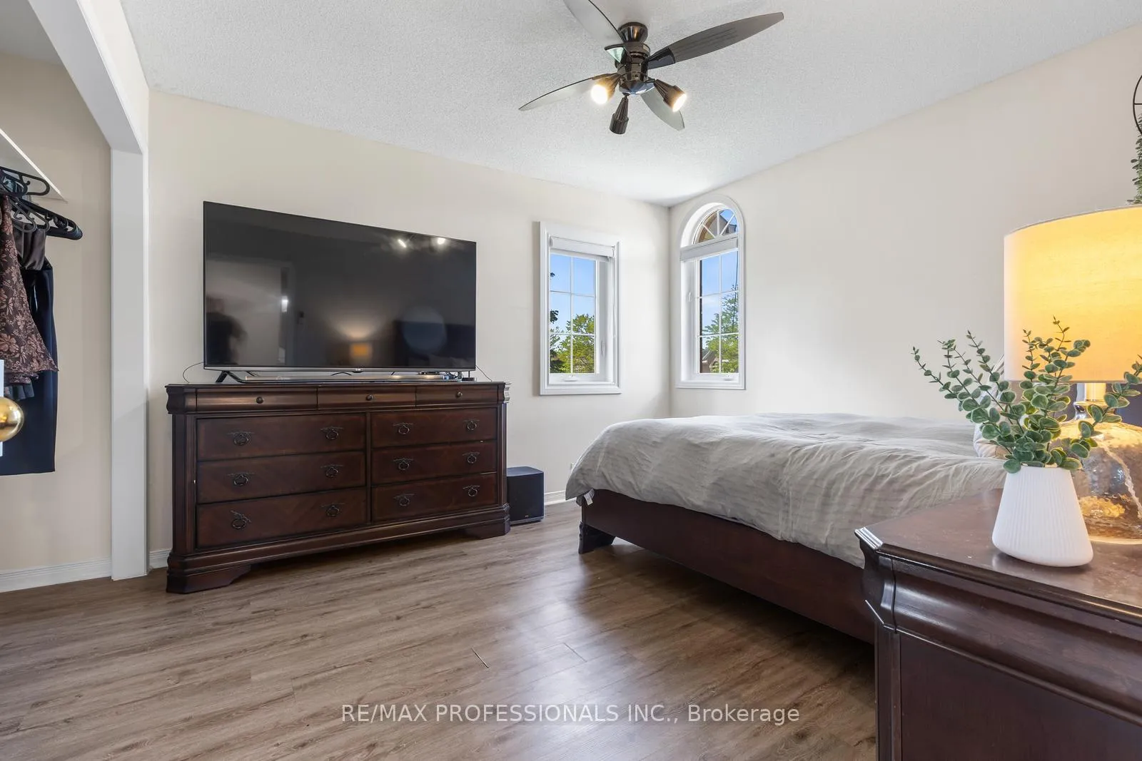 Photo 30 of 106 Hollybush Drive, Vaughan, Maple — HOMEH
