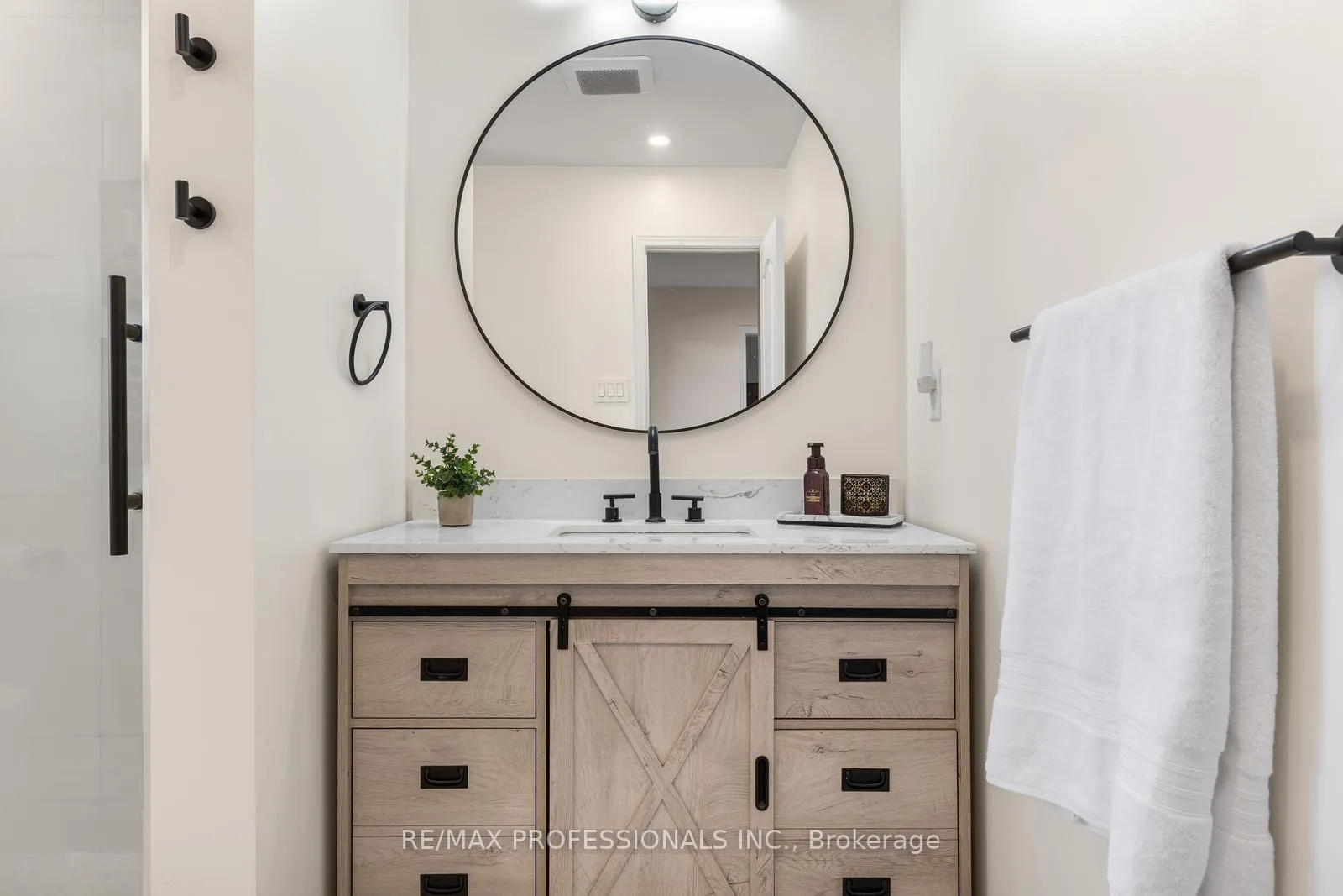 Photo 33 of 106 Hollybush Drive, Vaughan, Maple — HOMEH