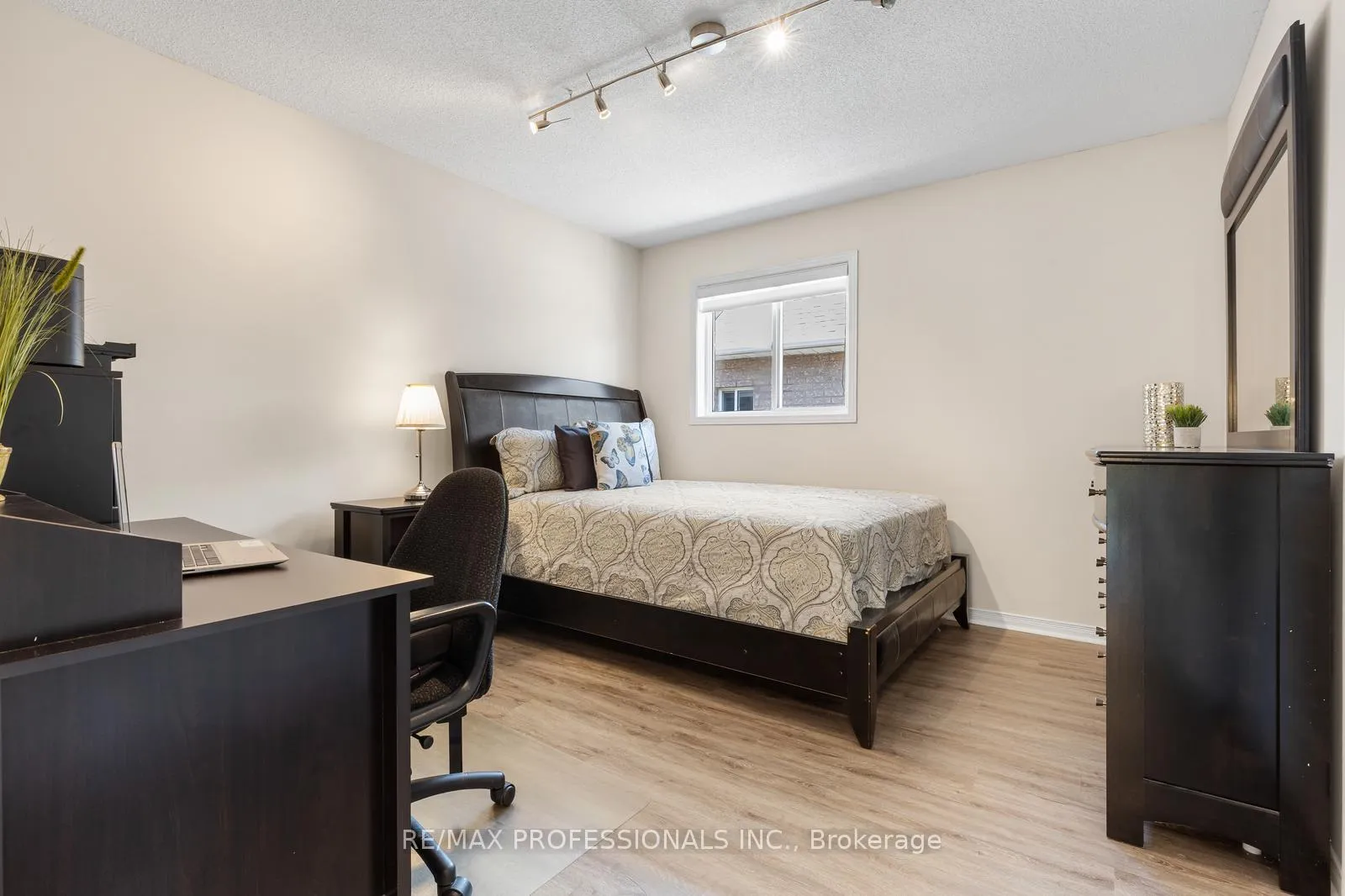 Photo 35 of 106 Hollybush Drive, Vaughan, Maple — HOMEH