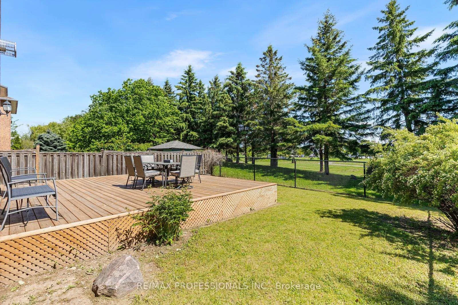 Photo 36 of 106 Hollybush Drive, Vaughan, Maple — HOMEH