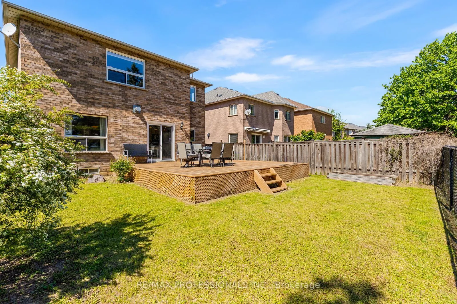 Photo 37 of 106 Hollybush Drive, Vaughan, Maple — HOMEH