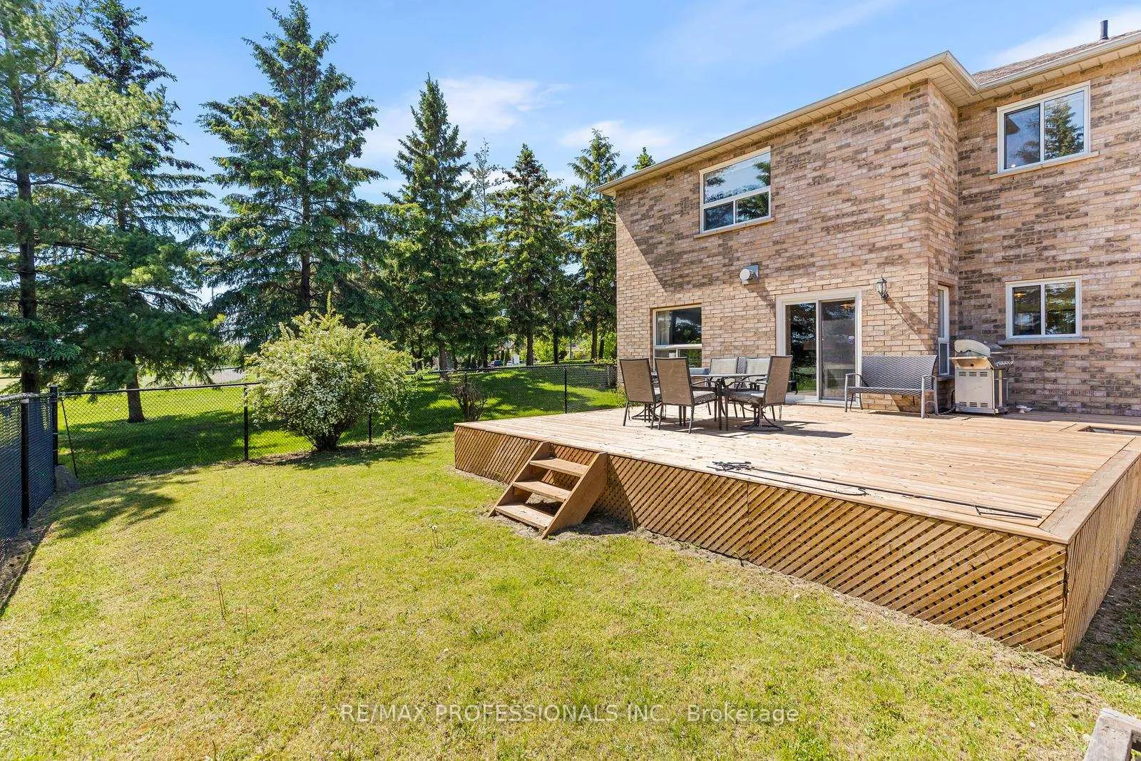 Photo 38 of 106 Hollybush Drive, Vaughan, Maple — HOMEH